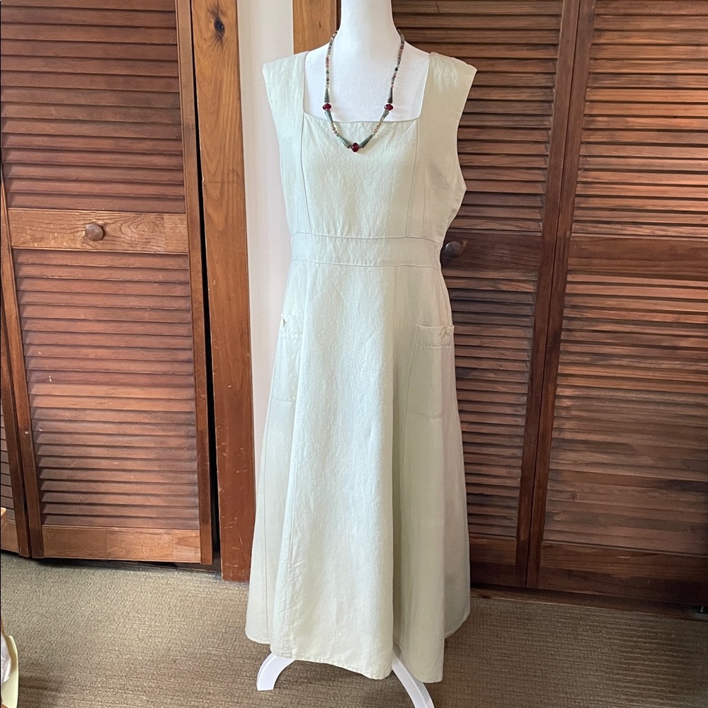 Stylish A-Line Sleeveless Ramie/Rayon Button-Back Dress (L)